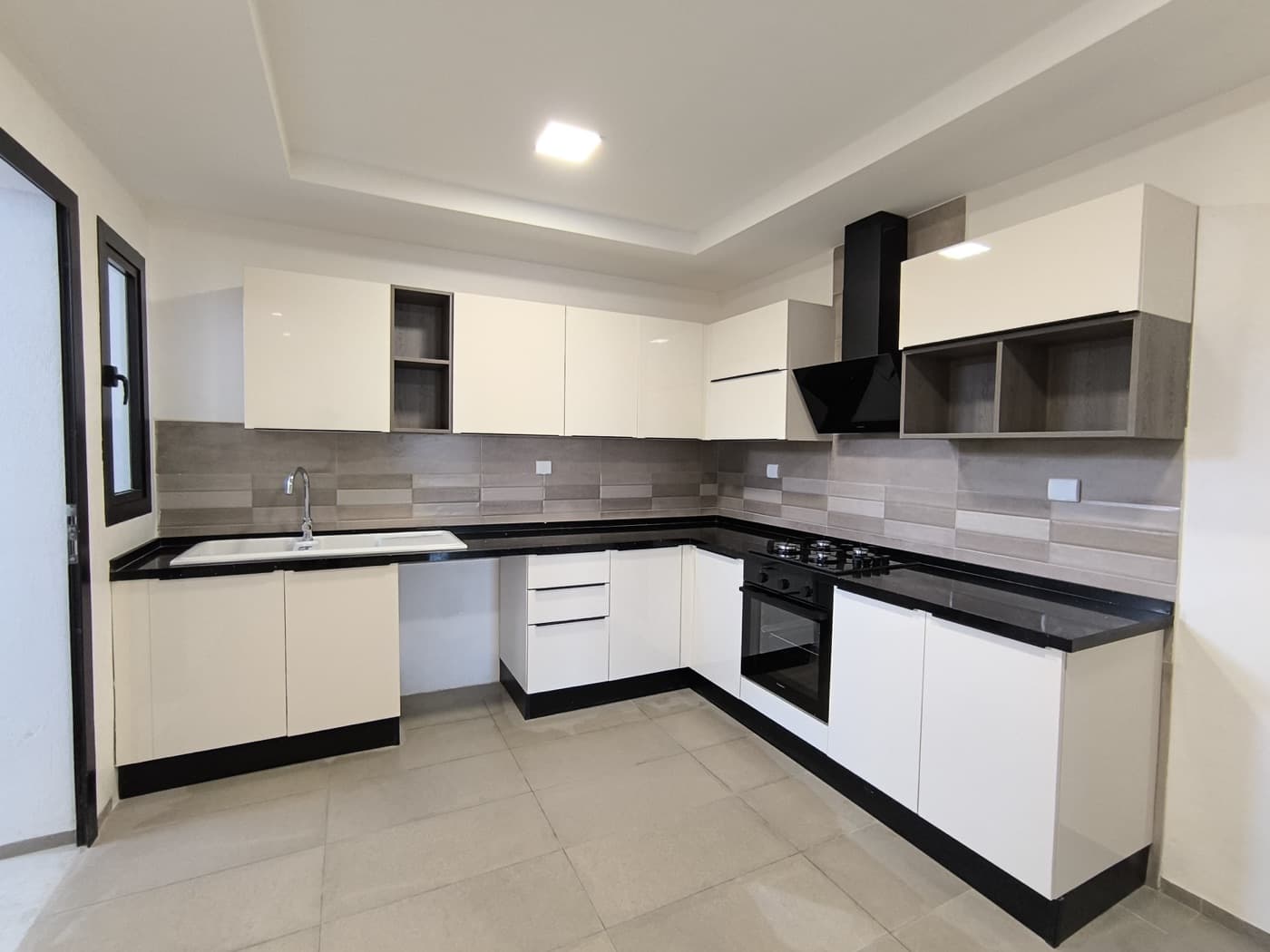 Omrane 16 Residence — Fitted kitchen