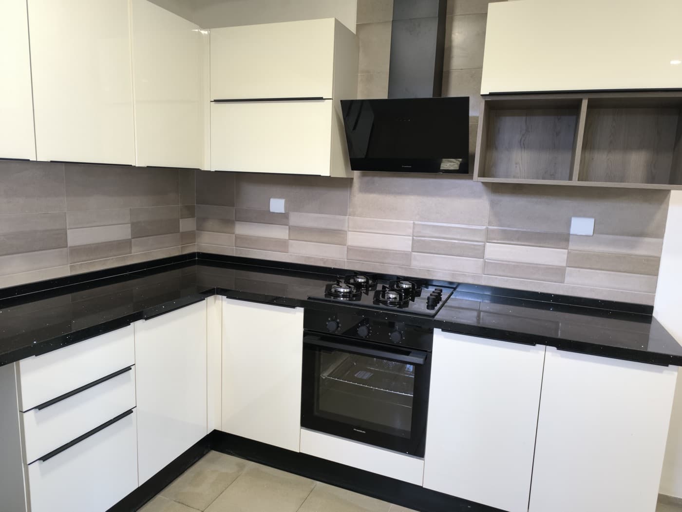 Omrane 16 Residence — Fitted kitchen