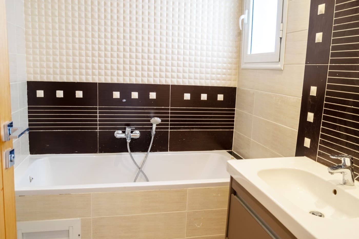 Omrane 12 Residence — Bathroom